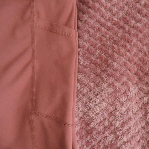 yoga pants - Picture 4 of 5